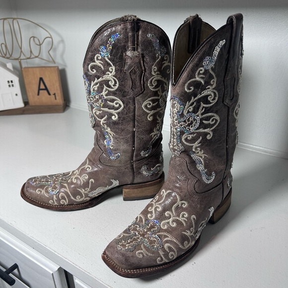 Corral Boots Shoes - **SOLD**Corral Boots Women’s 8M Embroidered Sequins Western Cowboy Boots